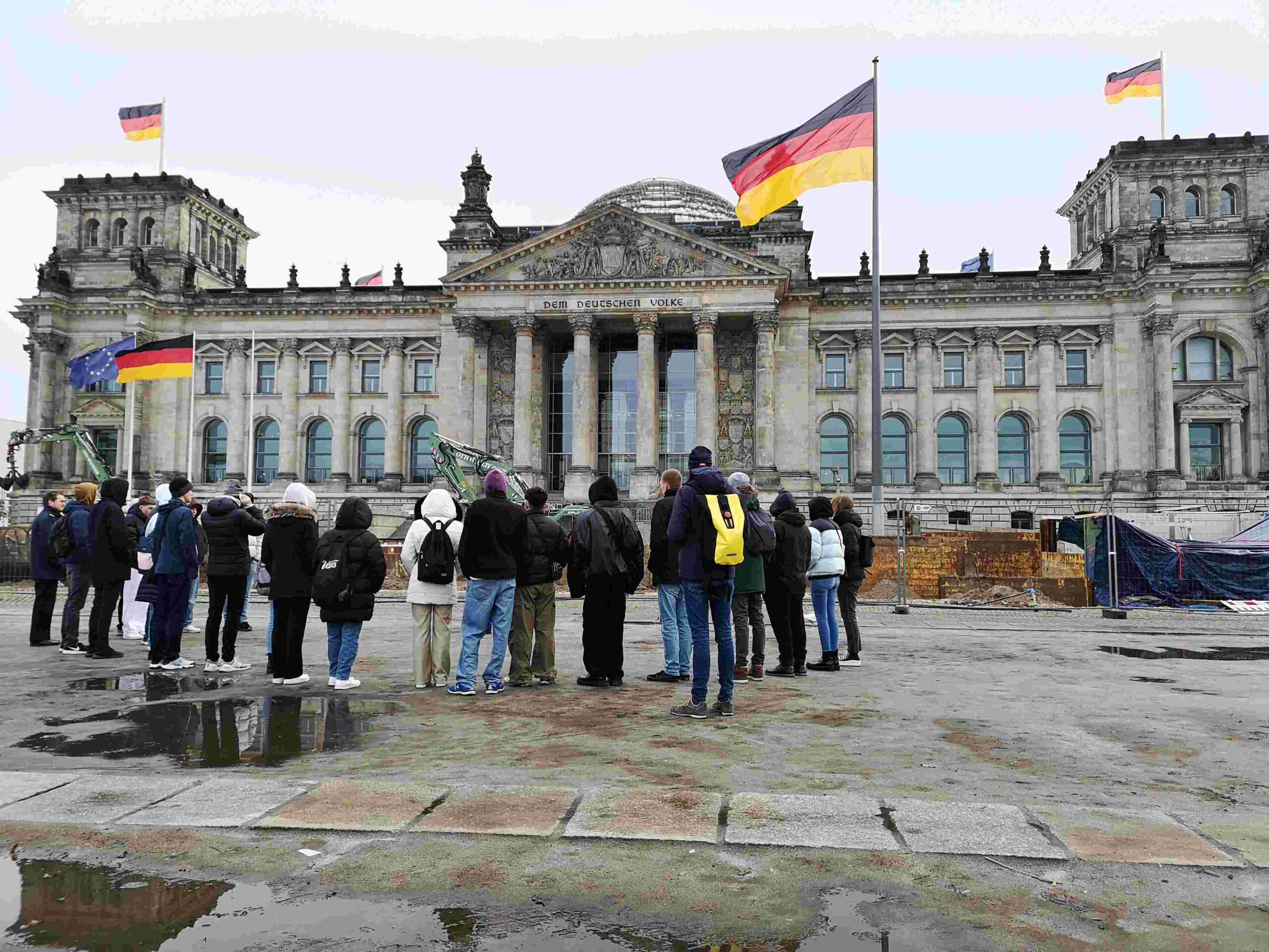 „Das sicherheitspolitische Berlin”-  Was erfahren wir in der Hauptstadt über die Bewältigung der neuen Herausforderungen unserer Zeit?