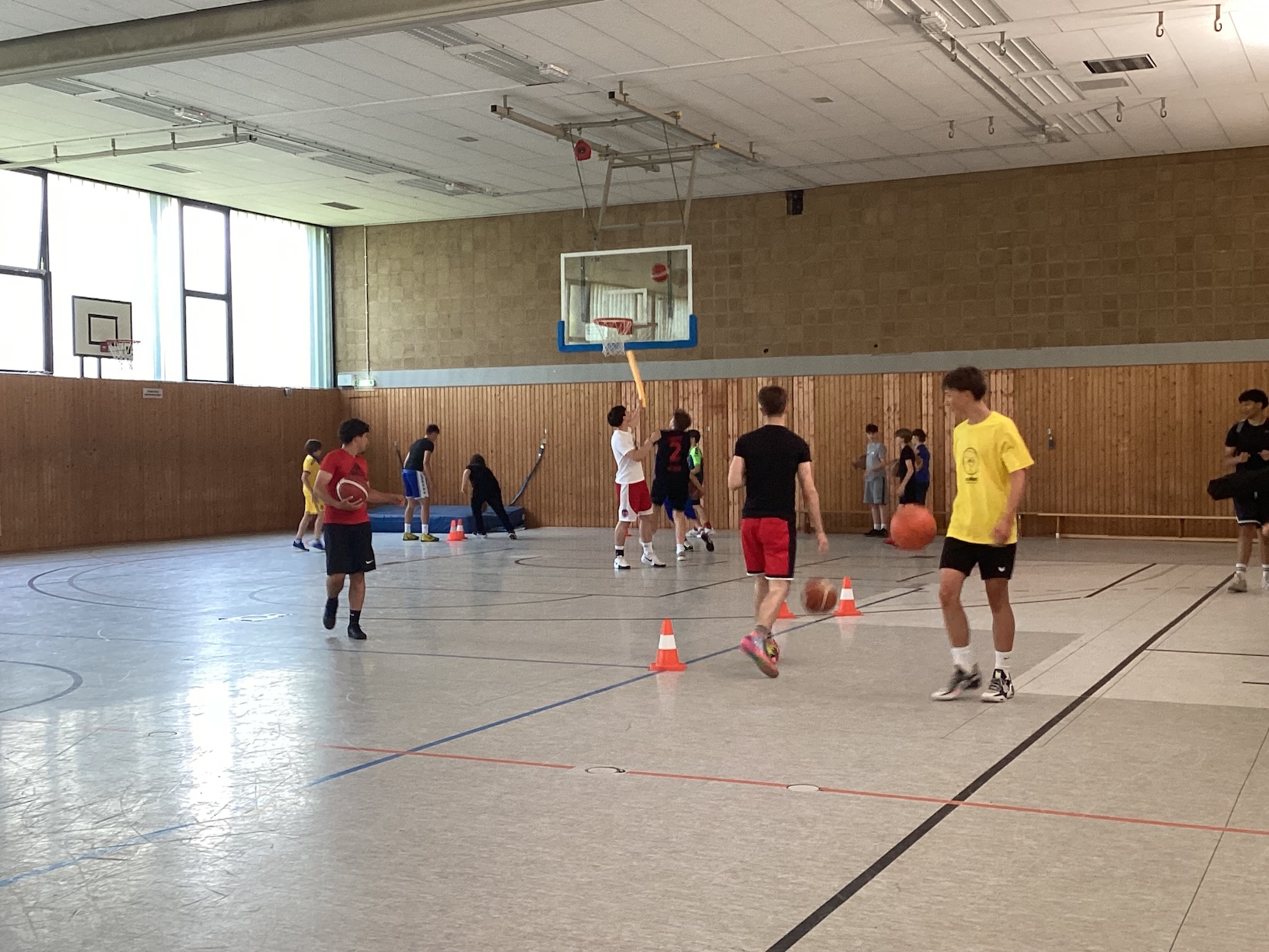 Du betrachtest gerade Basketball – Bewegung, Technik und Spielspaß