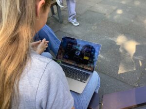Mehr über den Artikel erfahren Film Projektwoche – Mit Mikrofon und Kamera durch die Projektwoche 