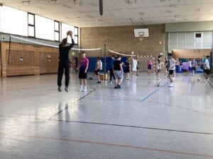 Mehr über den Artikel erfahren Volleyball – Pritschen, Baggern, Begeisterung 