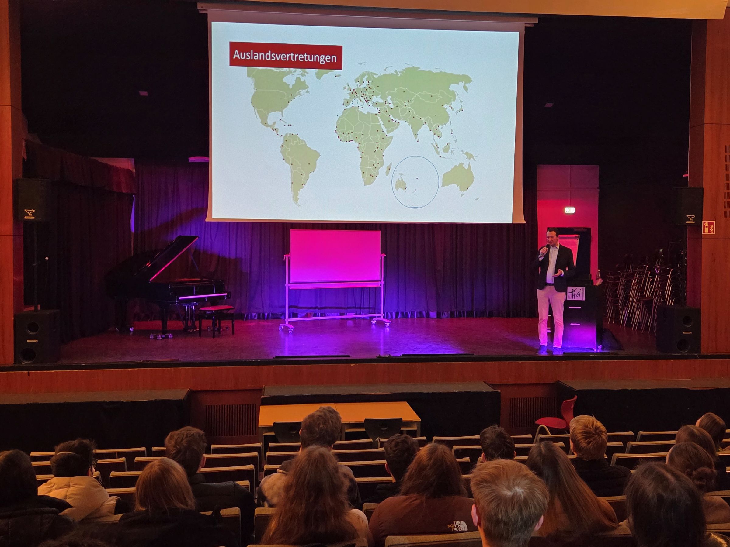 Du betrachtest gerade Diplomatie macht Schule – auch am THG